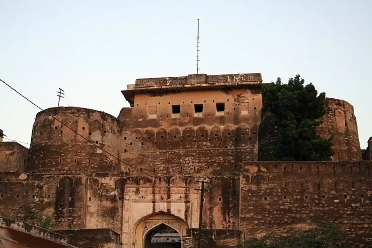 Bastions and gateway of Kishangarh Fort on the Jaipur-Bhilwara highway