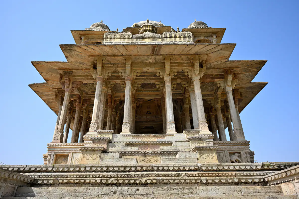 Chaurasi Khambon ki Chhatri, Bundi's 84-pillared cenotaph, on its raised platform
