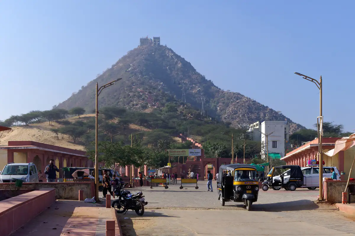 Pushkar: the Brahma Temple and the ghats, photo 2